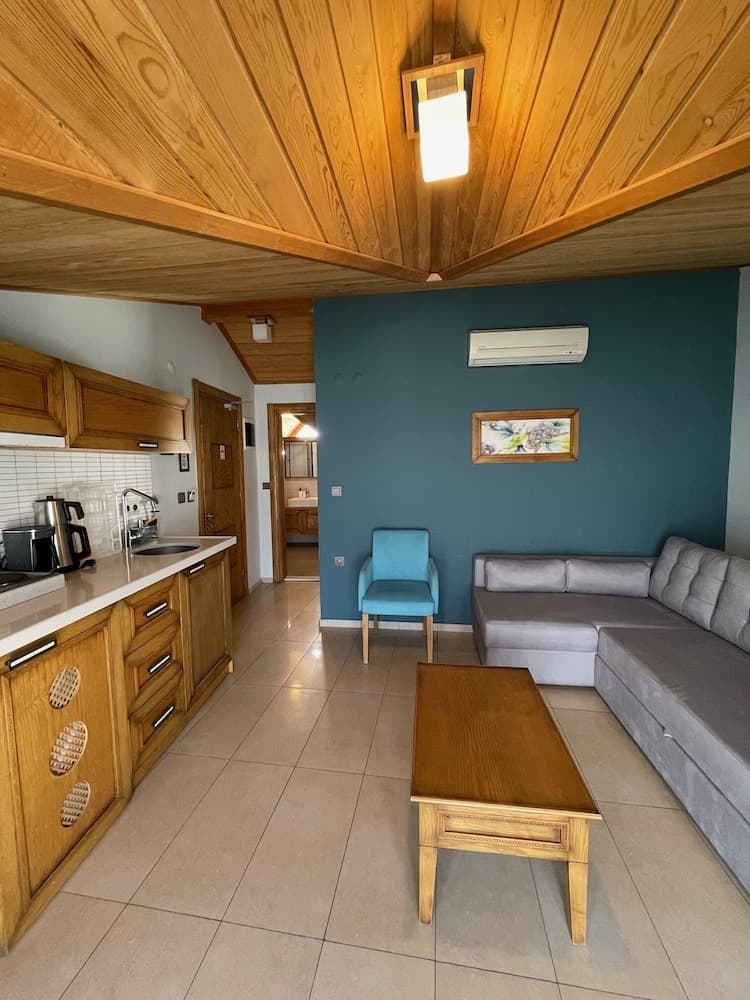 Deluxe Loft, 1 Queen Bed with Sofa bed, Non Smoking, Sea View