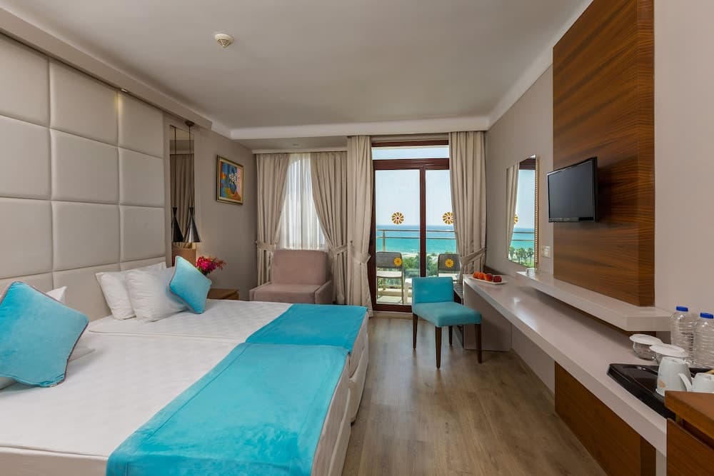 Standard Twin Room, Partial Sea View
