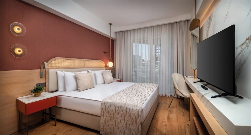 Main Building Suite Land View