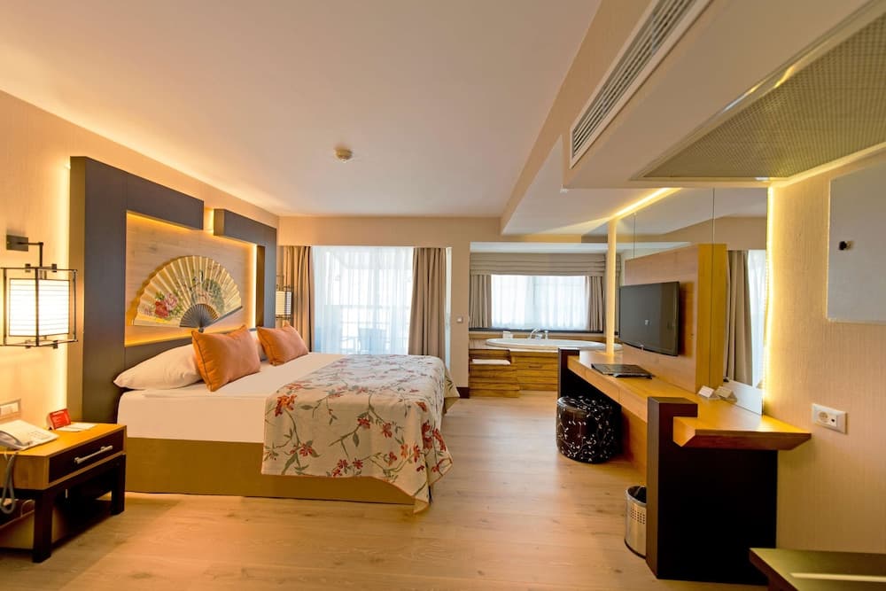 Deluxe Room, Jetted Tub