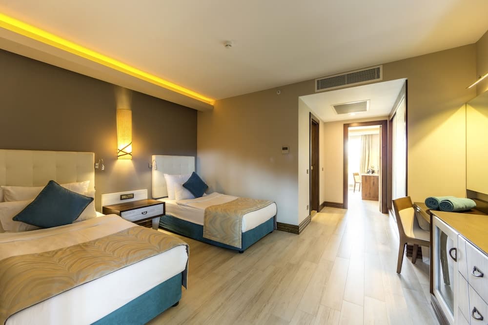Lagoon Suite Room