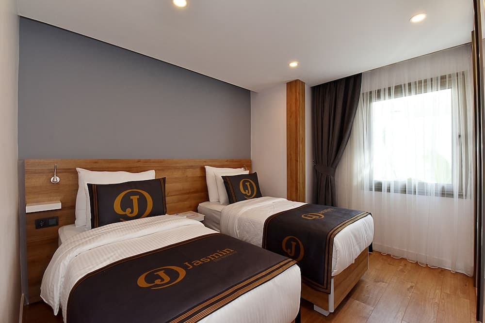 Two-Bedroom Apartment-Garden View