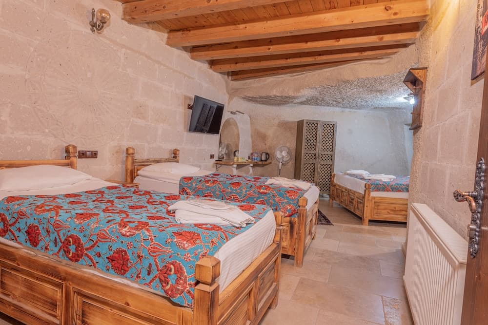 Junior Family Cave Suite